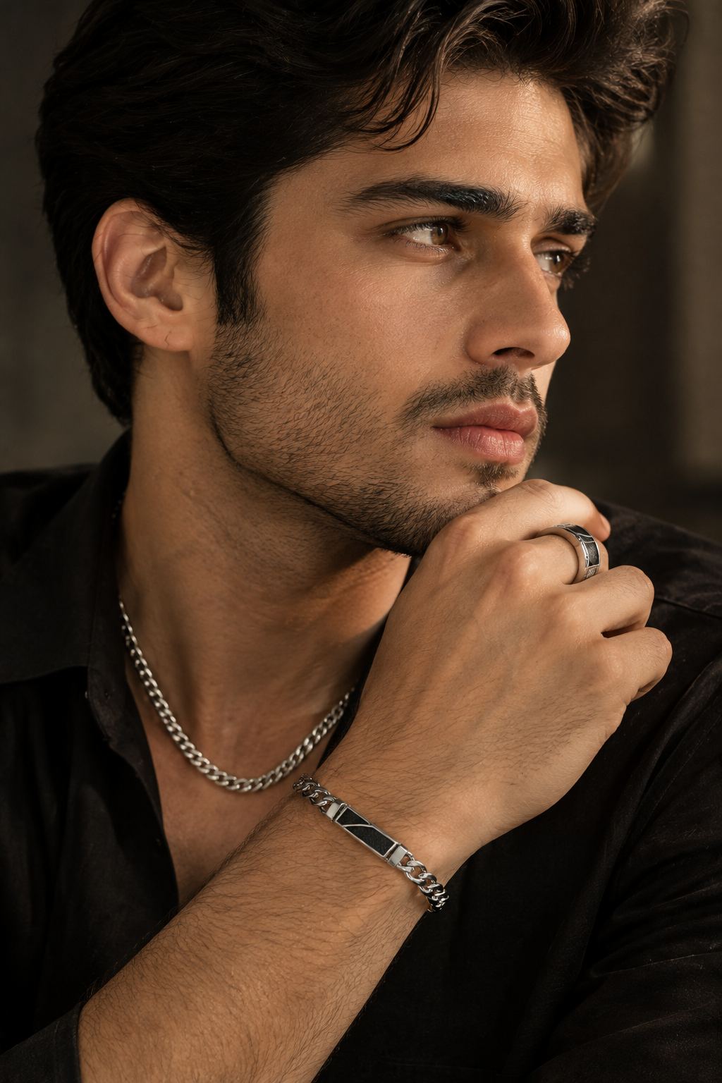 Man wearing tasteful men's jewellery